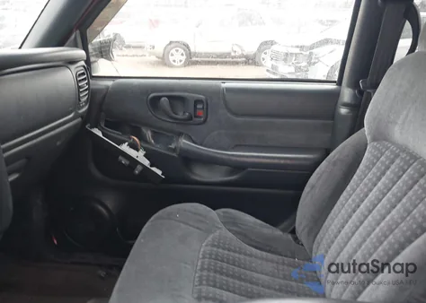 2001 Chevrolet Blazer Ls z USA, uszkodzony, nr VIN 1GNCS18WX1K125980